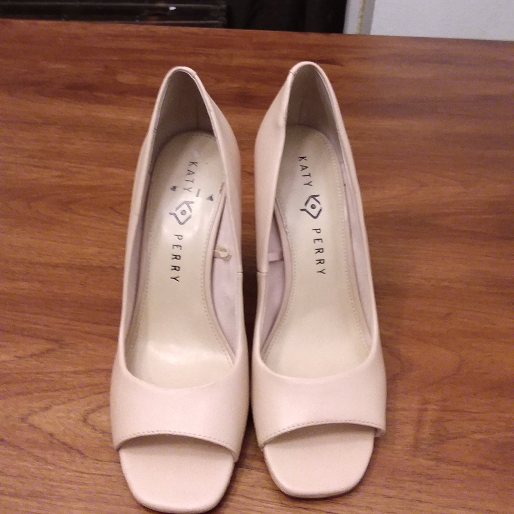 Katy Perry shoes - Picture 2 of 11